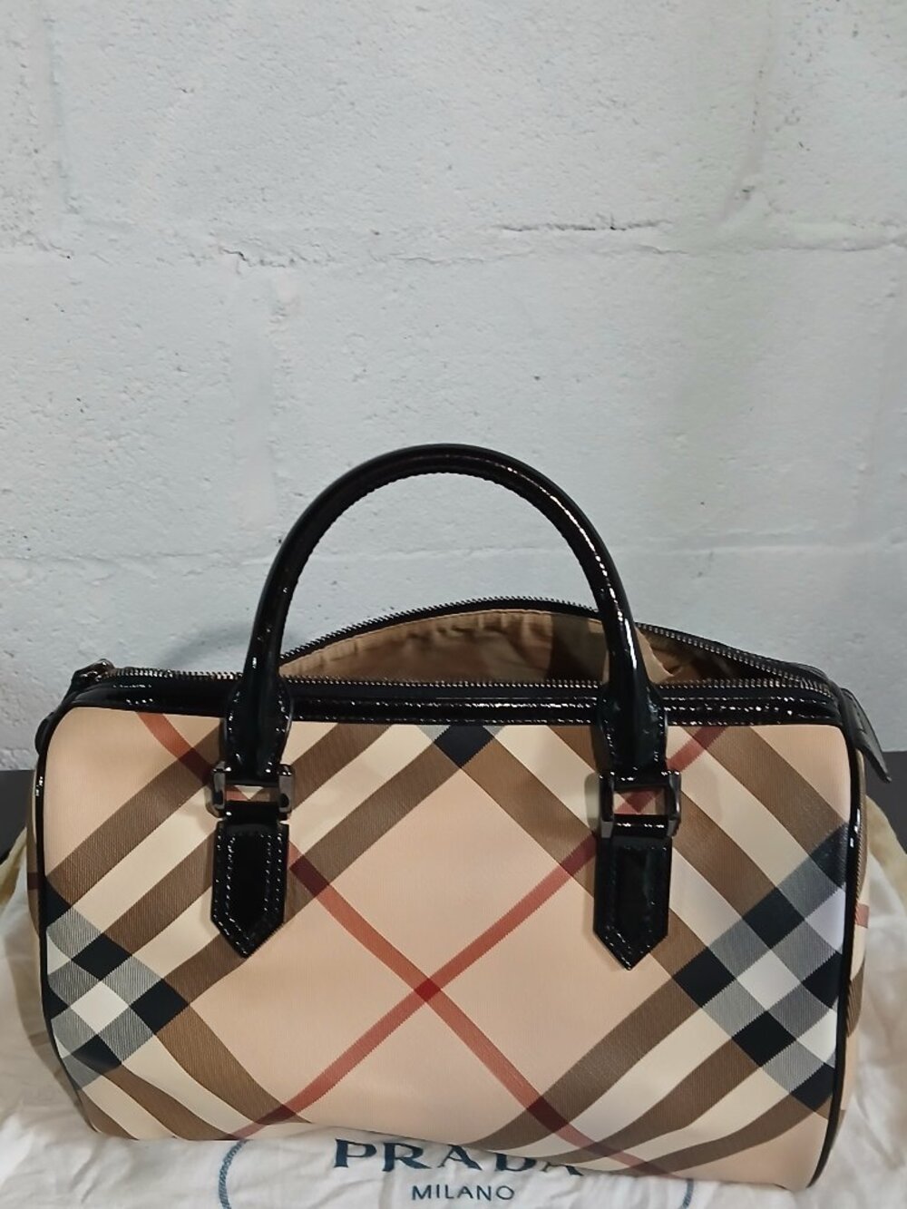 BURBERRY CHESTER BAG BEIGE/BLACK NOVA CHECK PVC & PATENT LEATHER - Picture 6 of 7